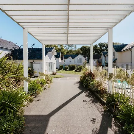 Pierre & Le Domaine Du Bois De La Gree Hotel apartamentowy 3*