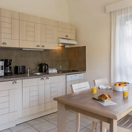 Aparthotel Pierre & Le Domaine Du Bois De La Gree 3*